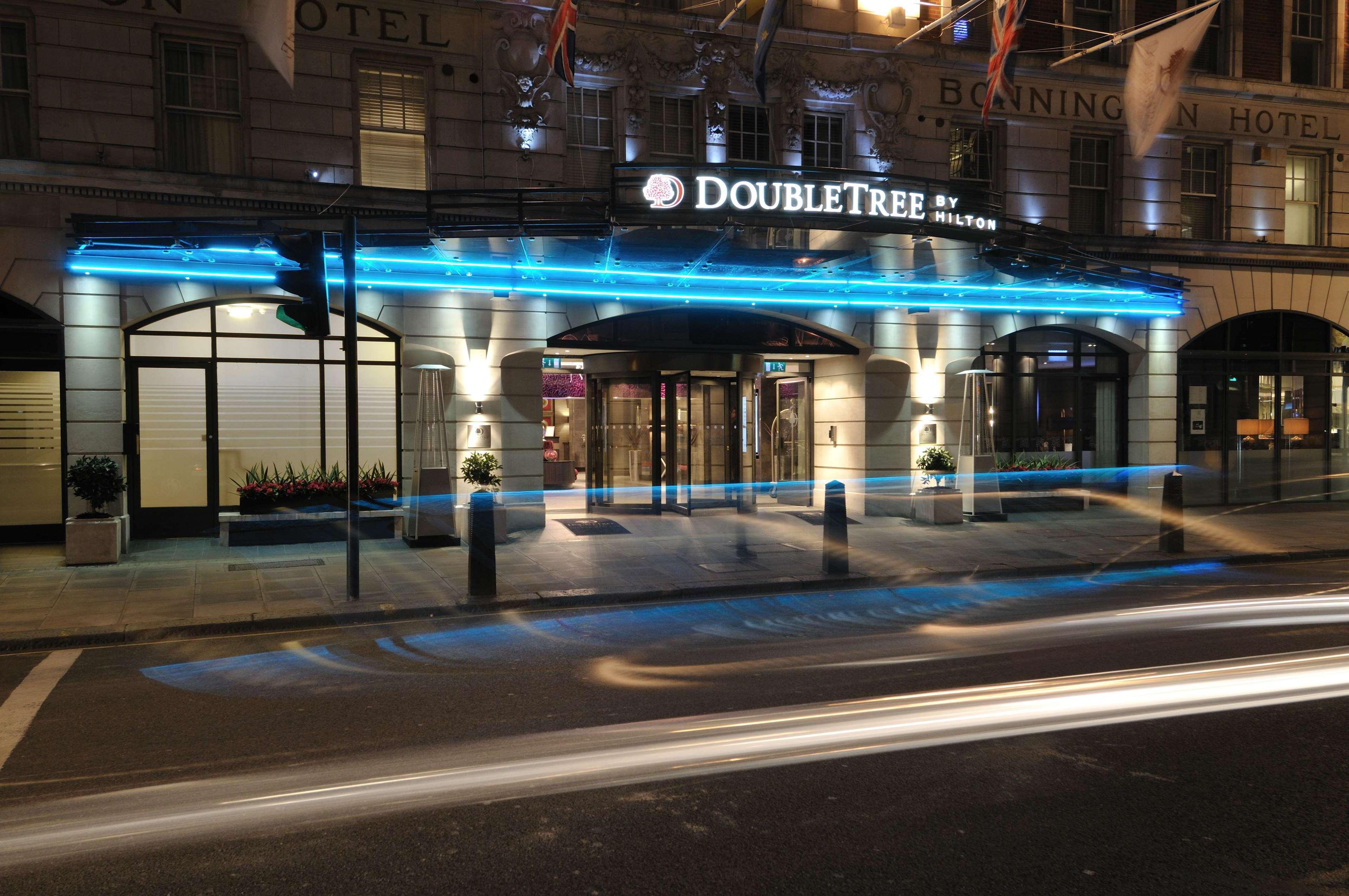 Готель Doubletree By Hilton London - West End Екстер'єр фото